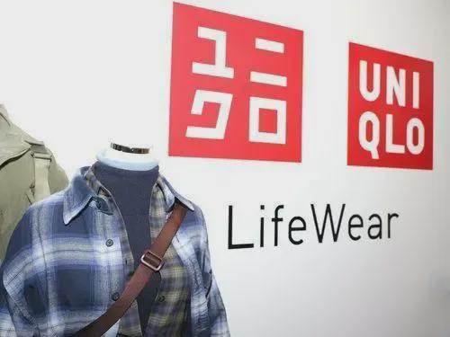 牵出案中案日本优衣库试衣间流出裸体米乐体育app网站列车上女性裙底(图5)