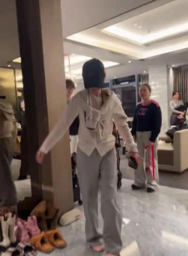 控制不住无法走路崩溃大哭！m6米乐赵露思病发抽搐身体(图3)