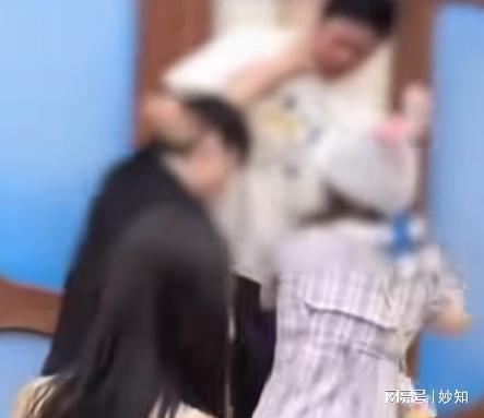 者爆细节原因披露警方通报来了上海迪士尼情侣打架后续：目击(图6)