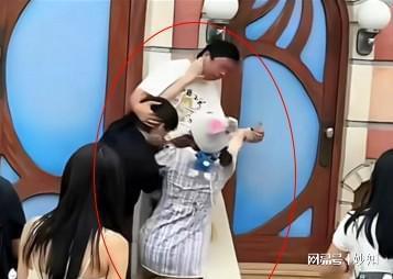 者爆细节原因披露警方通报来了上海迪士尼情侣打架后续：目击(图14)